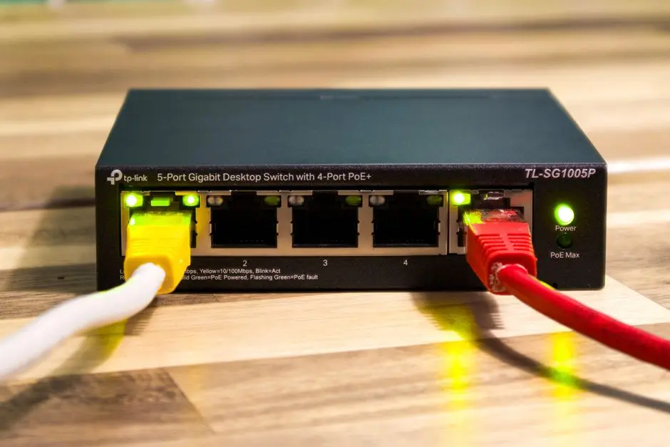 router WiFi rumah dengan perangkat yang terhubung